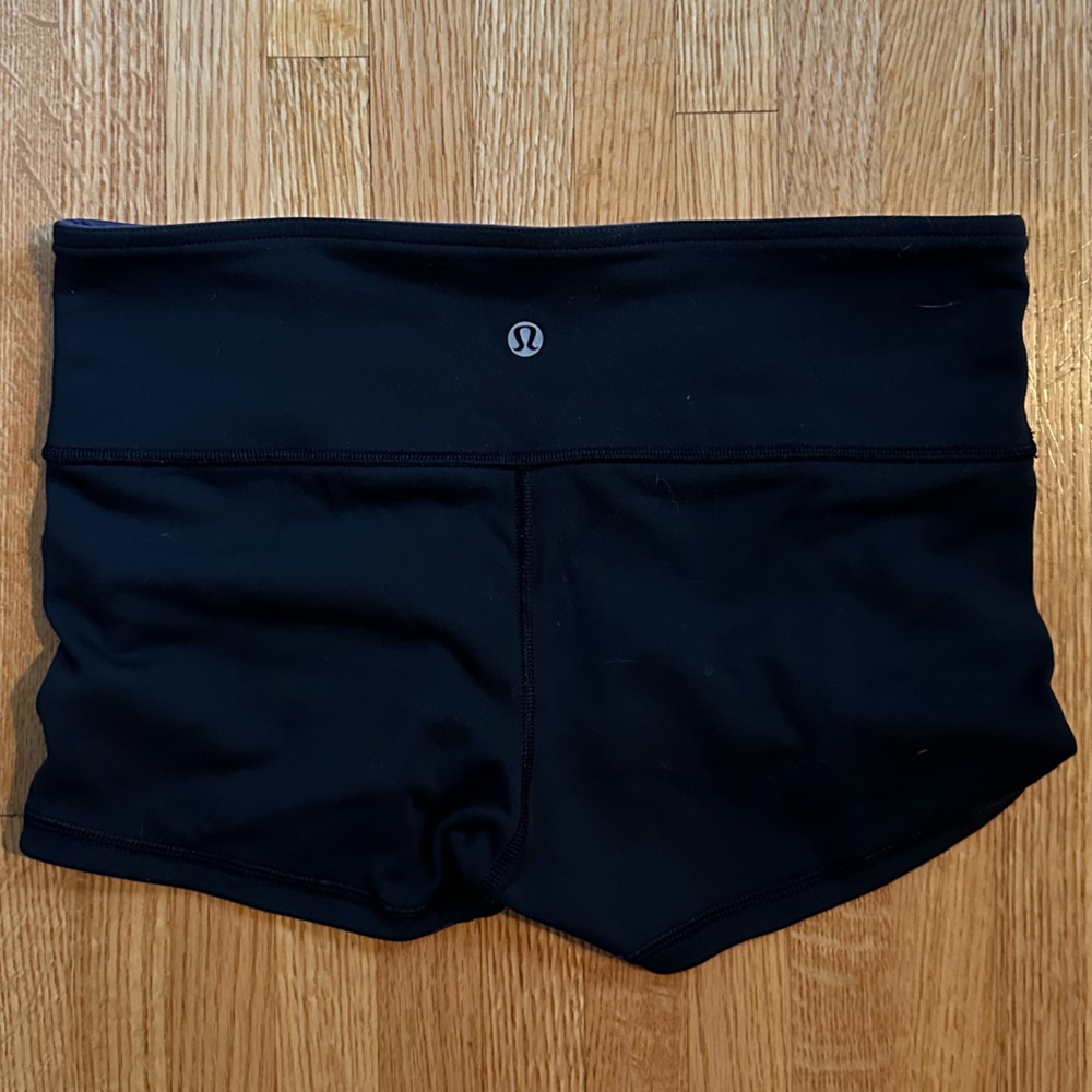 Lululemon reversible black/navy shorts size 6